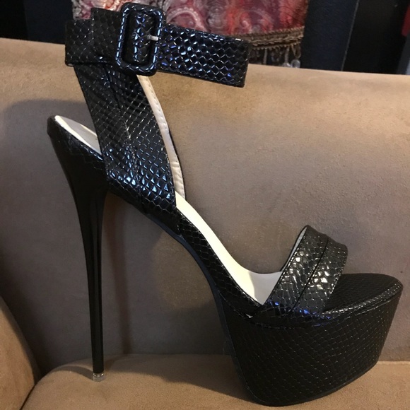 ⭐️ 1 LEFT ⭐️ Black Stiletto Heel - Picture 4 of 6